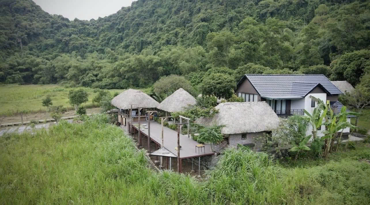 Bac Ninh Provincial People's Committee meets to discuss solutions for tourism development