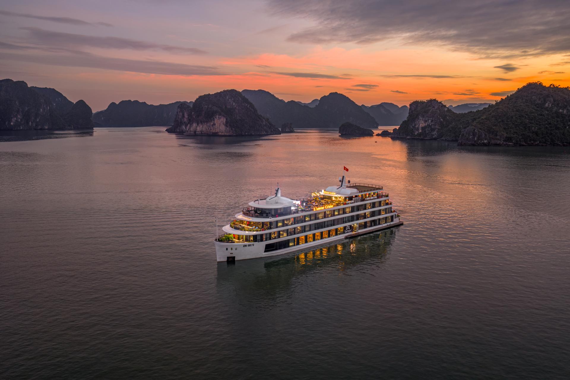 3 Days 2ngiths Ha long bay & Lan ha bay with Lamour 5 stars Cruise